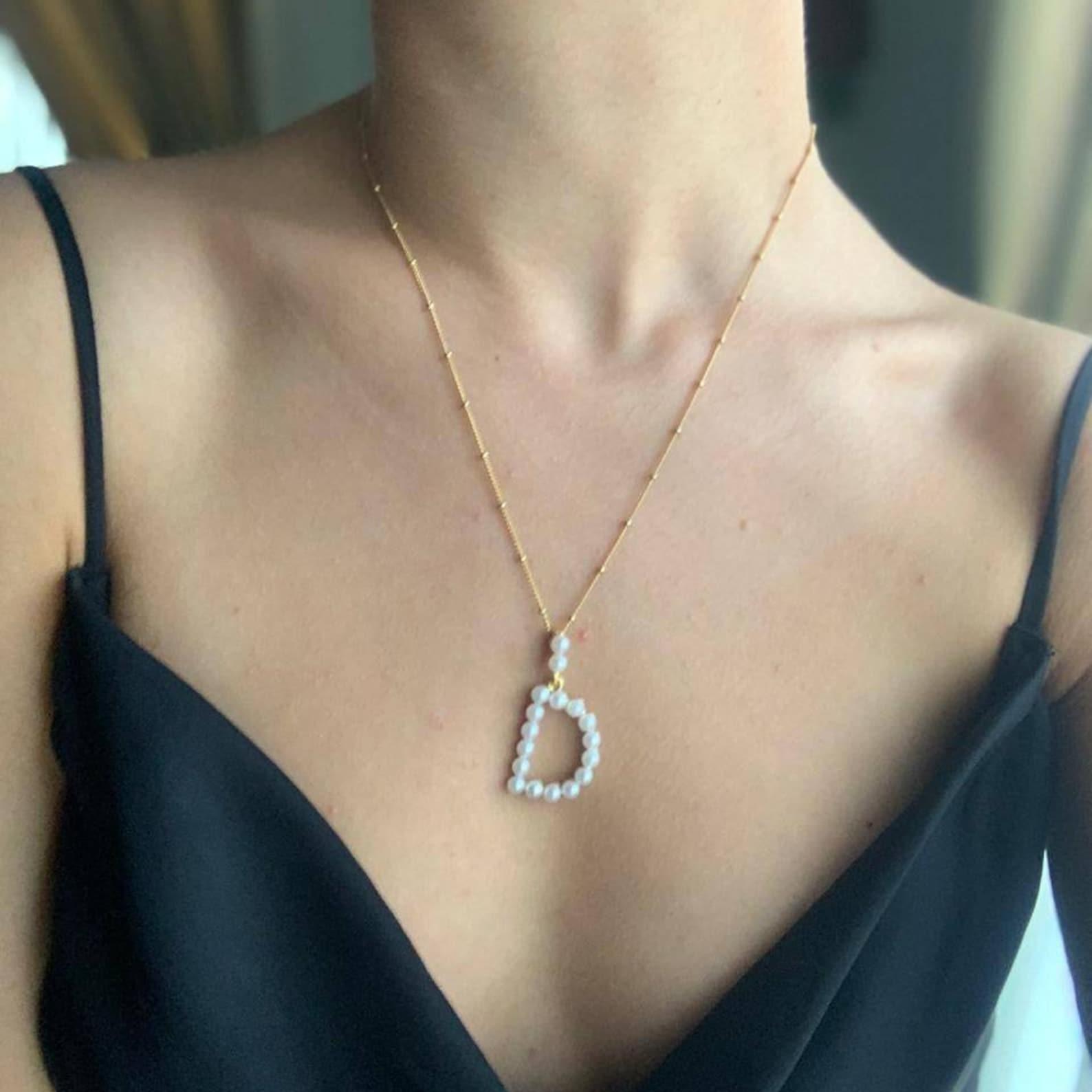 Pearl Initial Layering Pendant - Custom Name Necklace Stainless Steel recension och pris