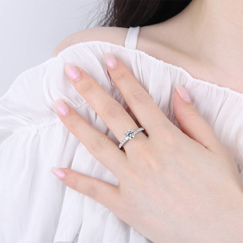 Classic 1 Carat Blue Color Moi - Moissanite Engagement Ring 1 Carat recension och pris